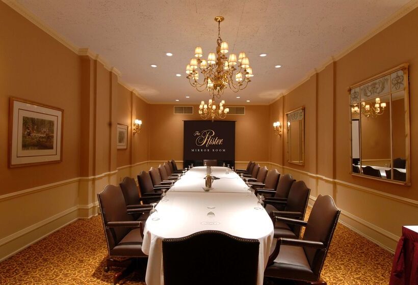 בית מלון כפרי The Pfister