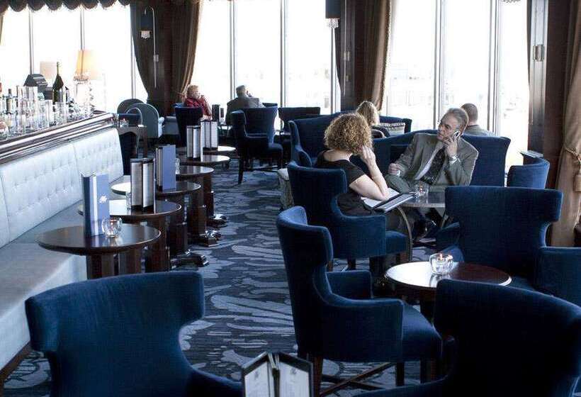 בית מלון כפרי The Pfister