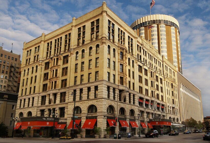 בית מלון כפרי The Pfister