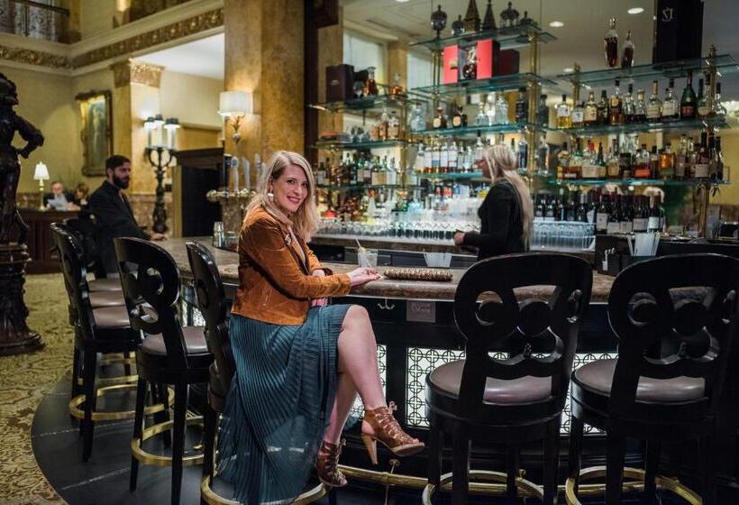 בית מלון כפרי The Pfister