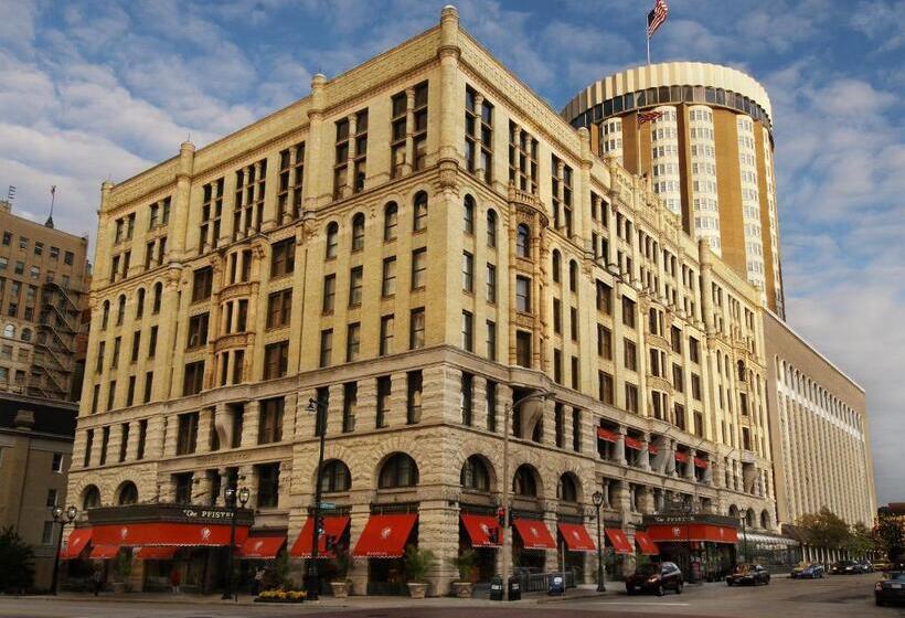 هتل The Pfister