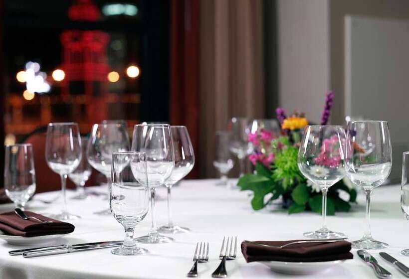 The Raphael Hotel, Autograph Collection