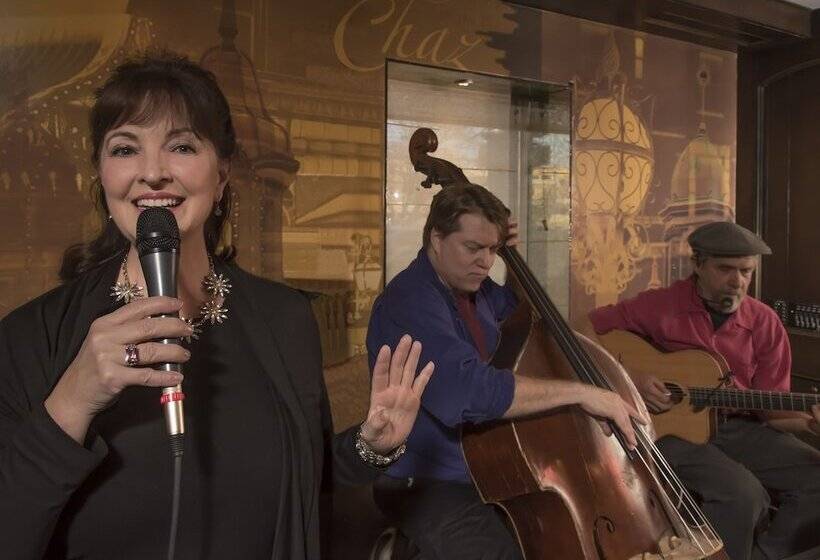 The Raphael Hotel, Autograph Collection