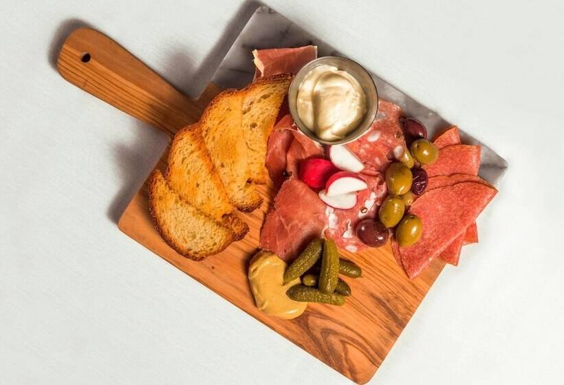 The Raphael Hotel, Autograph Collection