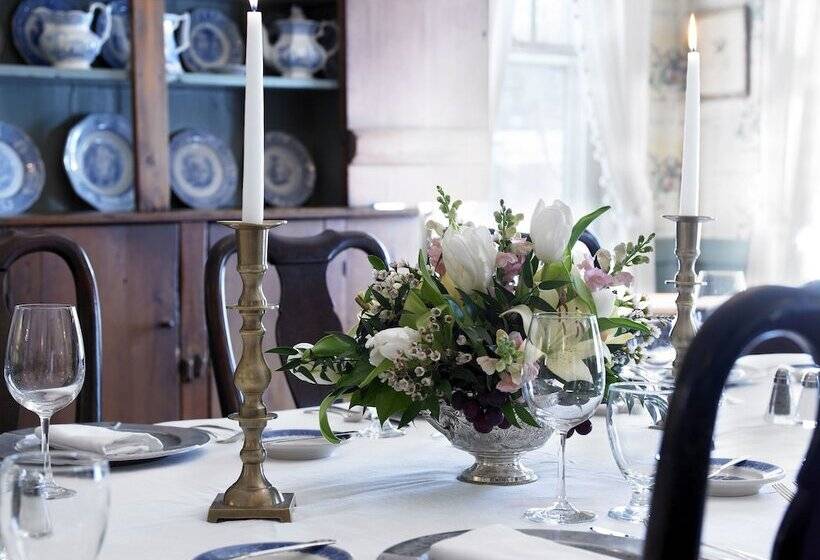 هتل The Red Lion Inn