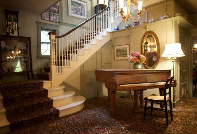 هتل The Red Lion Inn