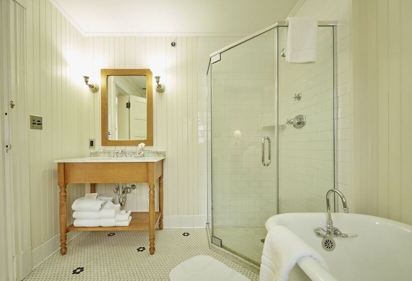 هتل The Red Lion Inn