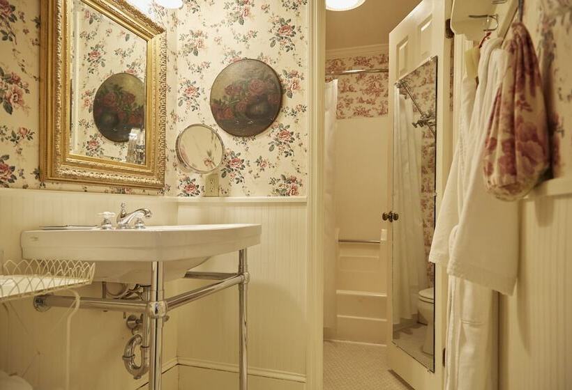 هتل The Red Lion Inn