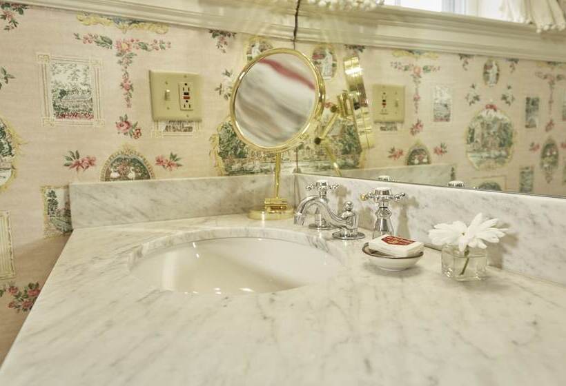 هتل The Red Lion Inn