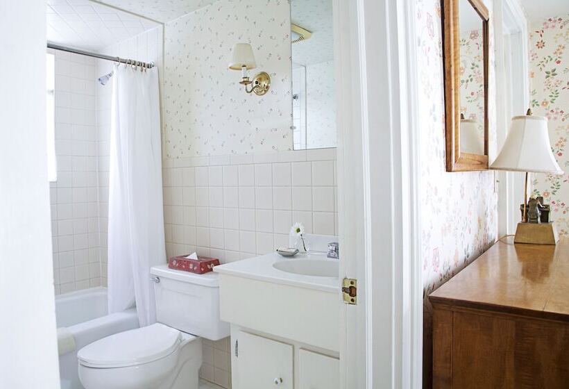 هتل The Red Lion Inn