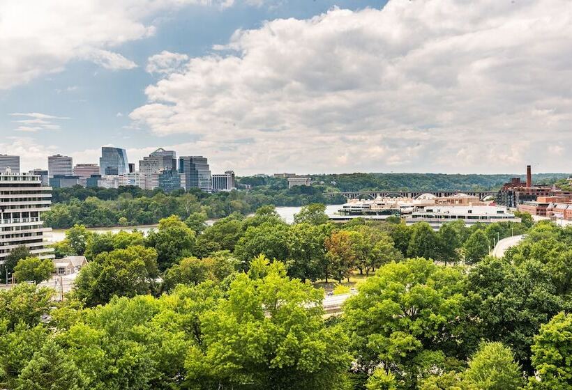 호텔 The River Inn