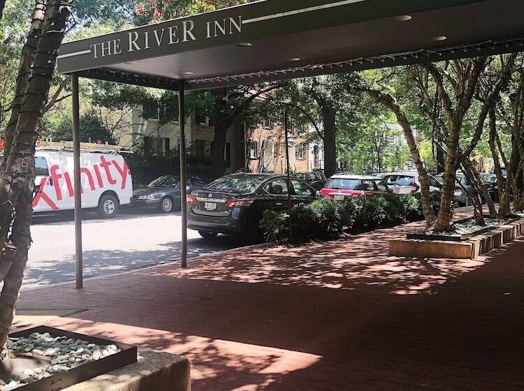 호텔 The River Inn