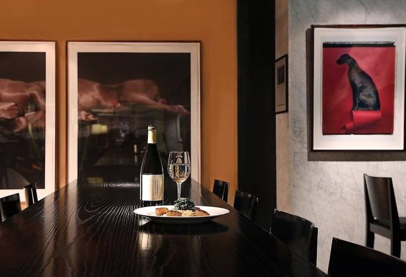 호텔 The River Inn