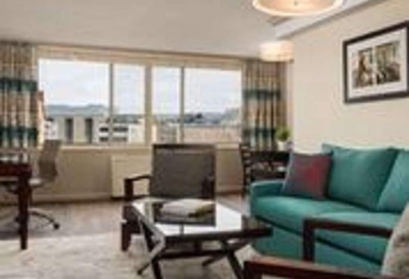 호텔 The River Inn