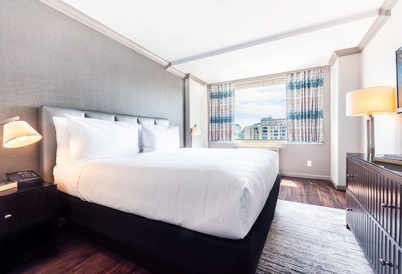 호텔 The River Inn