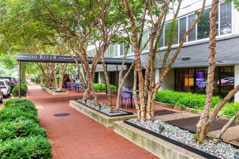 호텔 The River Inn