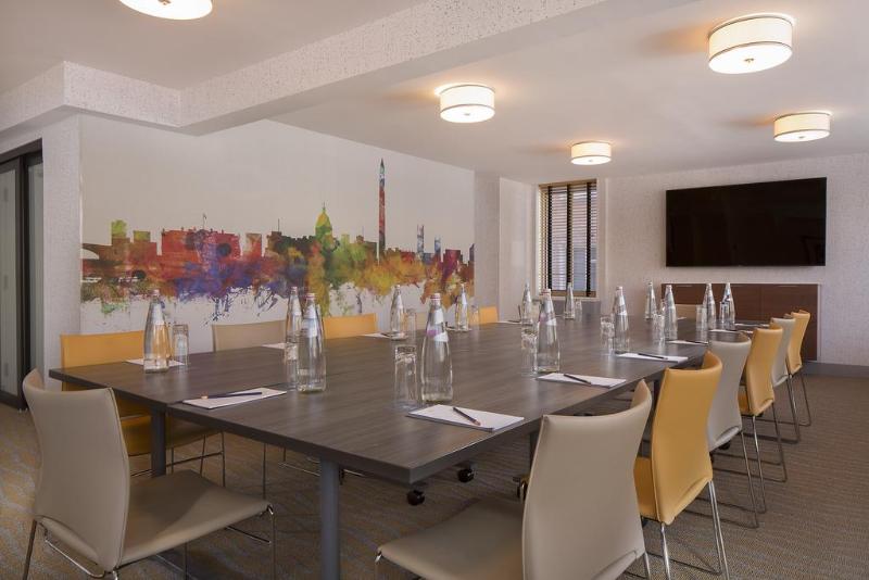 호텔 The River Inn