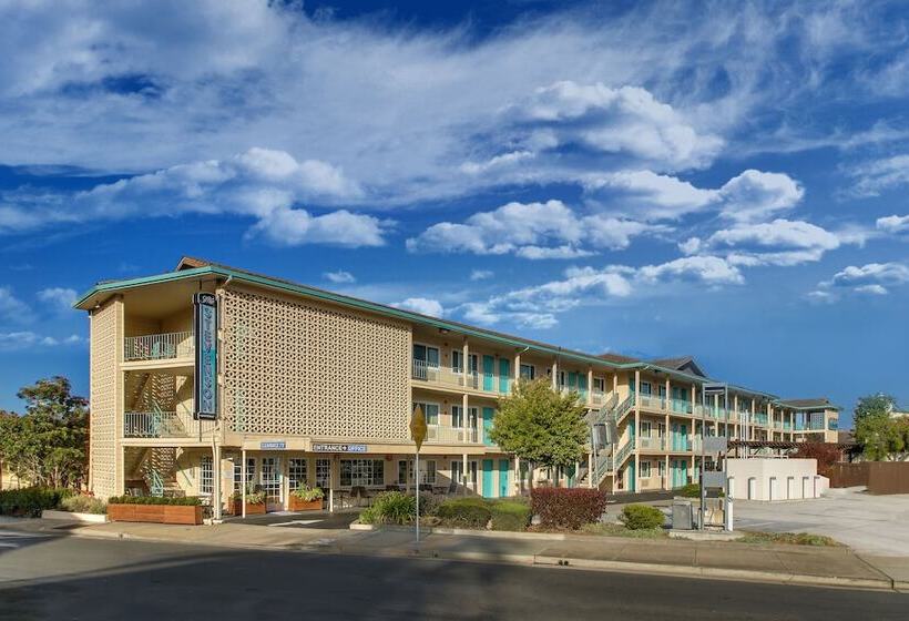 Отель The Stevenson Monterey