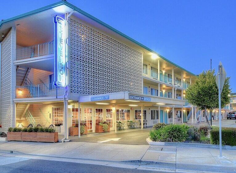 Отель The Stevenson Monterey