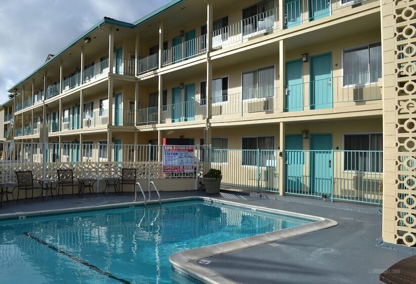 Отель The Stevenson Monterey