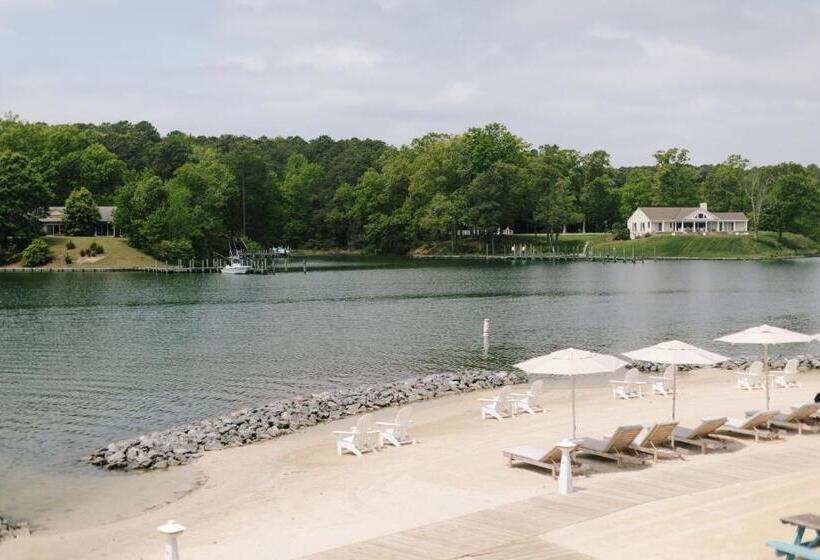 ホテル The Tides Inn