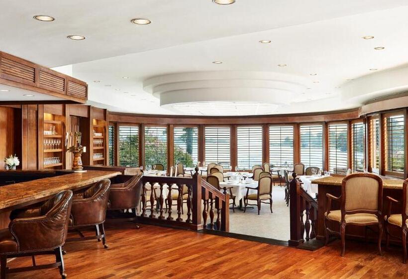 호텔 The Tides Inn