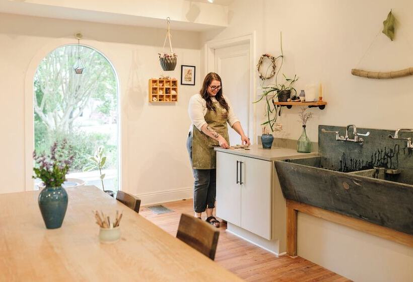 酒店 The Tides Inn