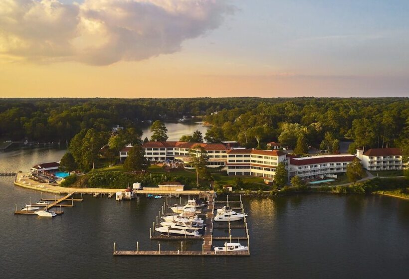 ホテル The Tides Inn