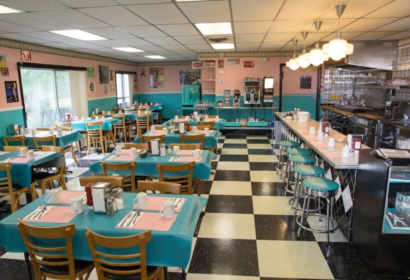 فندق The Tidewater Inn   Cape Cod