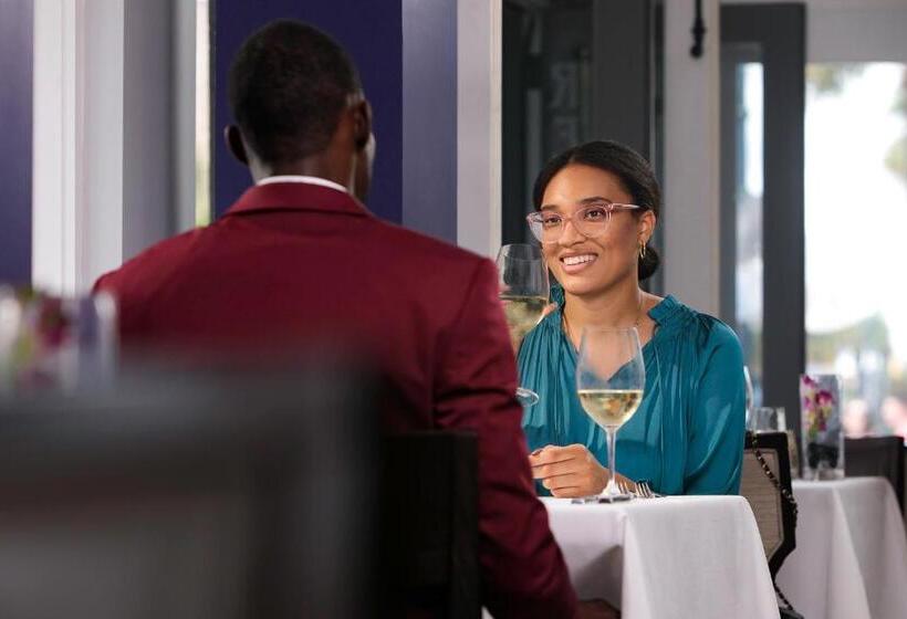 ホテル The Vendue, Downtown Art