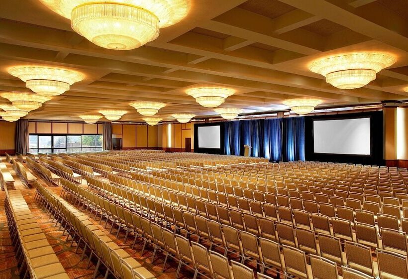 هتل The Westin Kansas City At Crown Center