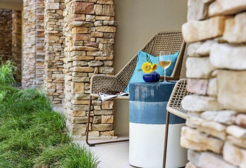هتل The Woodlands Resort, Curio Collection By Hilton