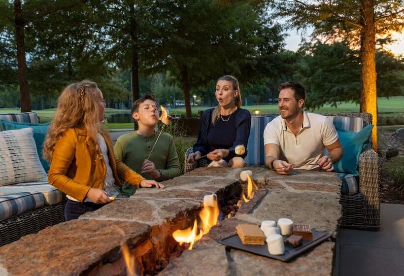 هتل The Woodlands Resort, Curio Collection By Hilton