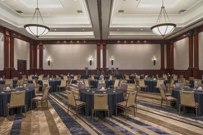 Отель The Worthington Renaissance Fort Worth