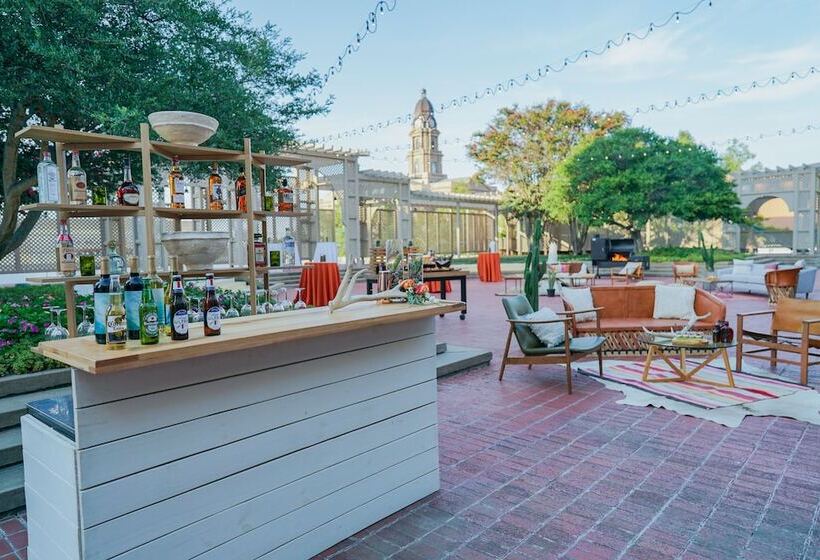 Отель The Worthington Renaissance Fort Worth