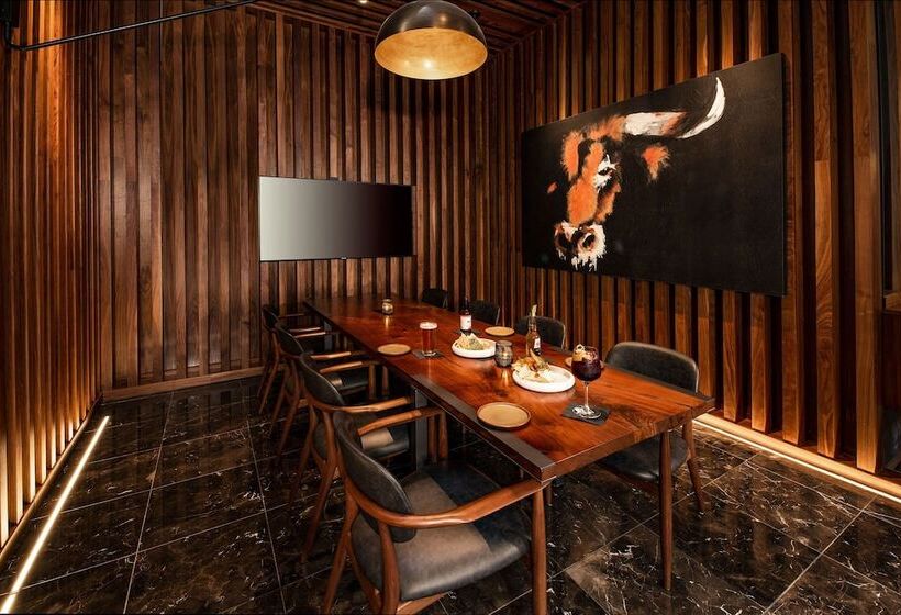 Отель The Worthington Renaissance Fort Worth