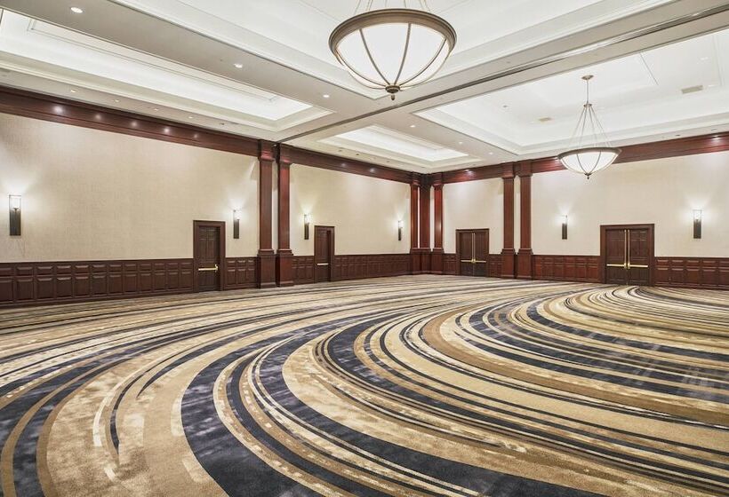 Отель The Worthington Renaissance Fort Worth