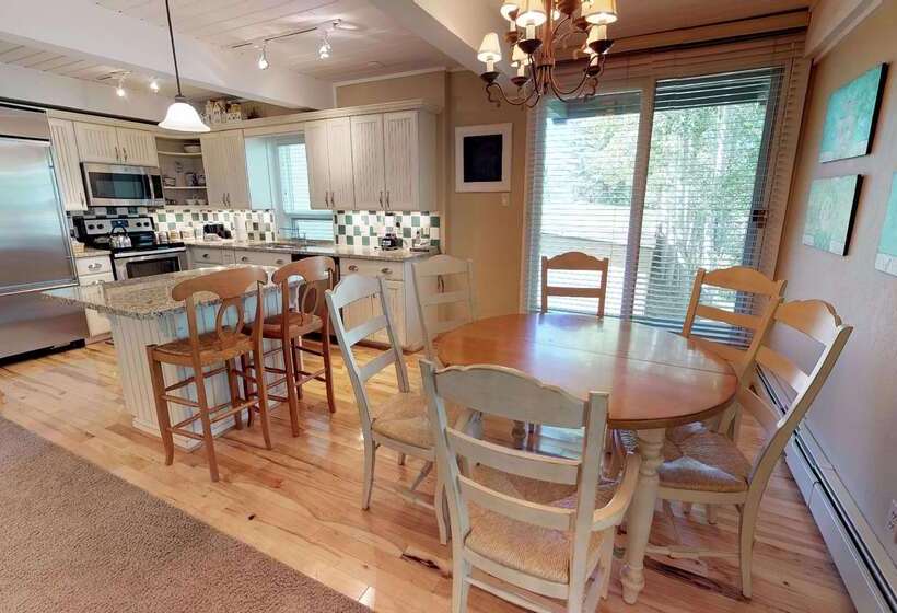 酒店 Top Of The Village Coraltree Residence Collection