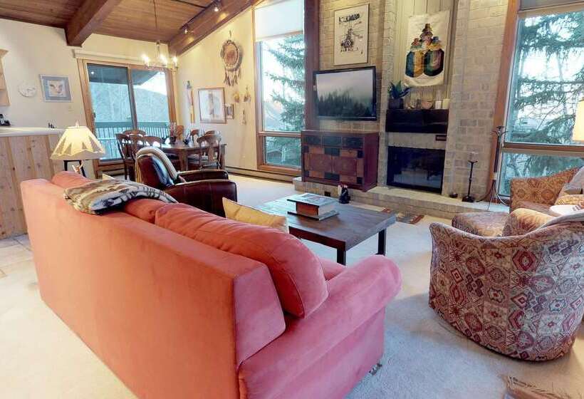 酒店 Top Of The Village Coraltree Residence Collection