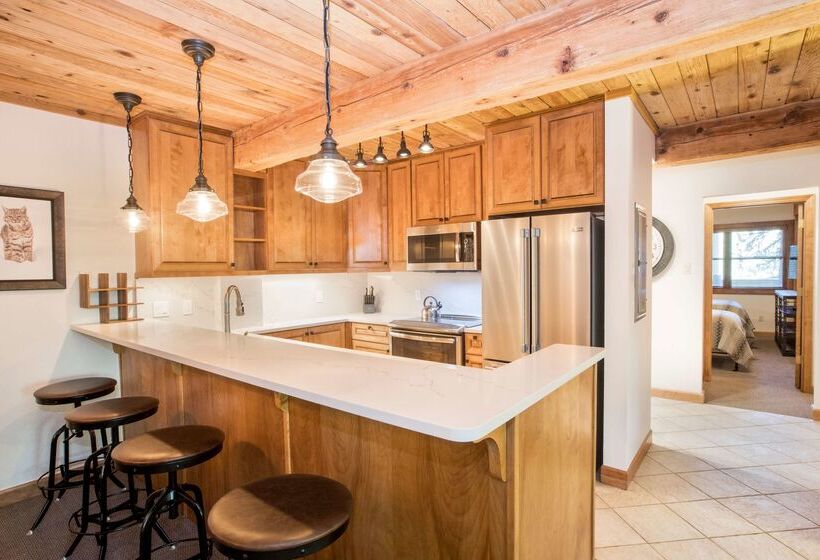 酒店 Top Of The Village Coraltree Residence Collection