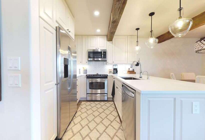 酒店 Top Of The Village Coraltree Residence Collection