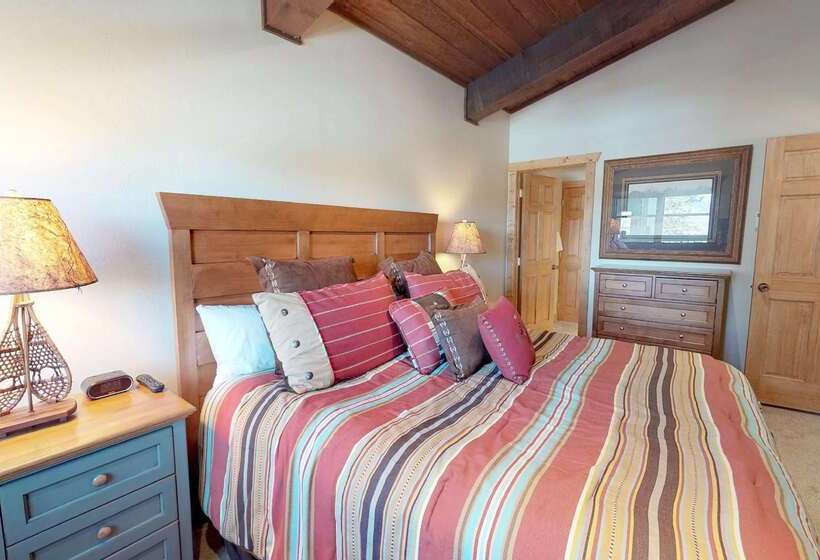 酒店 Top Of The Village Coraltree Residence Collection