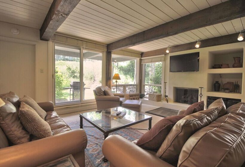 酒店 Top Of The Village Coraltree Residence Collection