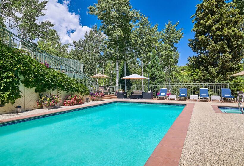 酒店 Top Of The Village Coraltree Residence Collection