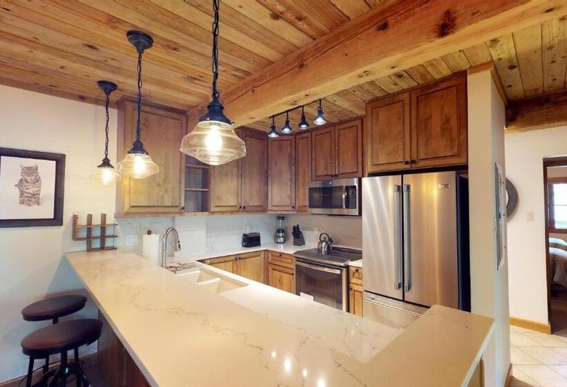 酒店 Top Of The Village Coraltree Residence Collection