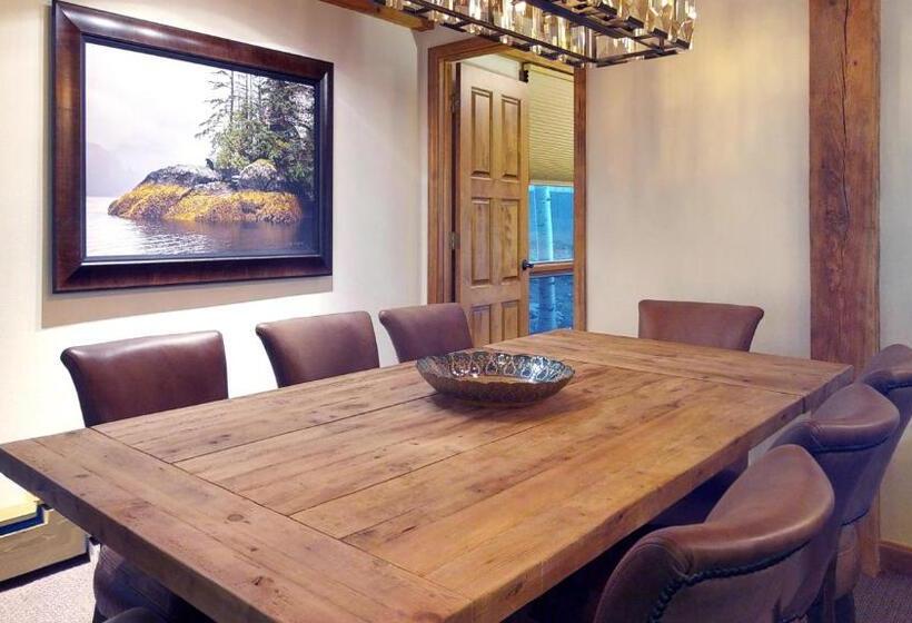 هتل Top Of The Village   Coraltree Residence Collection