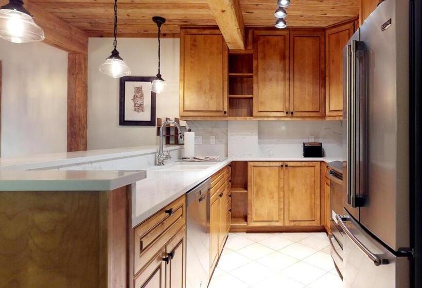 酒店 Top Of The Village Coraltree Residence Collection