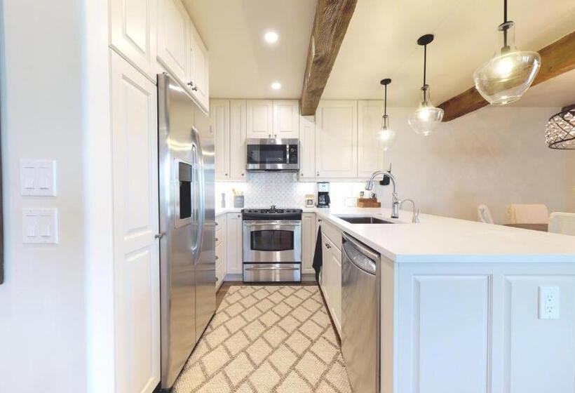 هتل Top Of The Village   Coraltree Residence Collection