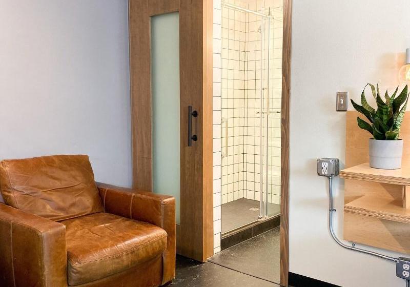 فندق Town House Motor Inn