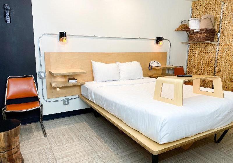 فندق Town House Motor Inn